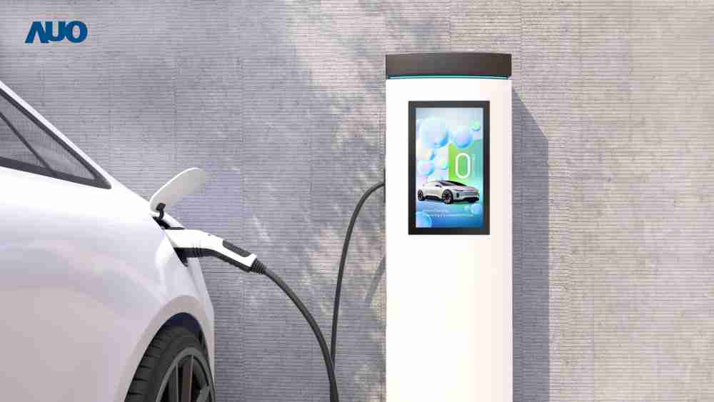 友達〝EVSE車用充電樁解決方案〞專為電動汽車充電樁設計，，，，具有高亮度、、、、克服戶外艱難環境的耐溫、、、、耐紫外線等特性，，，並搭載散熱性及擴充性強的高效能工業電腦，，，可實現人機互動訴求，，如資訊顯示、、、、支付等應用